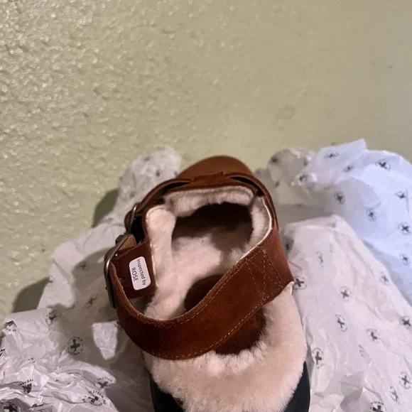 Dr. Martens Dark Sole Footwear - Picture 4 of 9